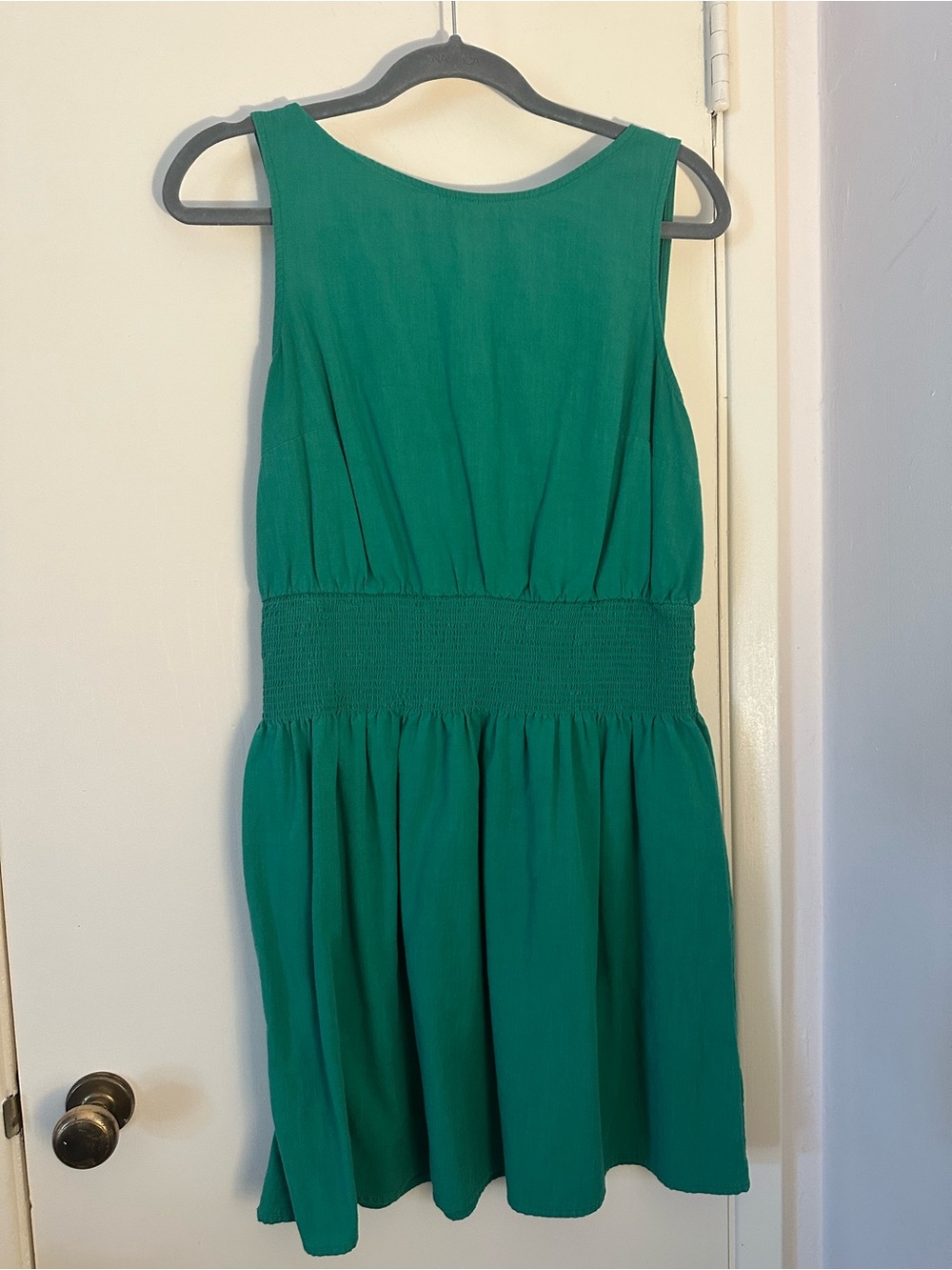 Women’s Green sleeveless dress. medium. Comfortable and cute.